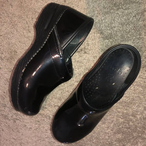 like new dansko black patent professional clog slip on shoes size 38